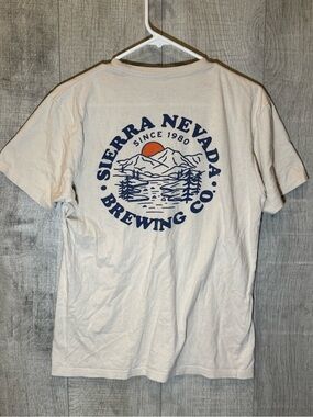 Sierra Nevada Brewing Co Beige Tan Men's Medium Short Sleeve Crew Neck Brewery